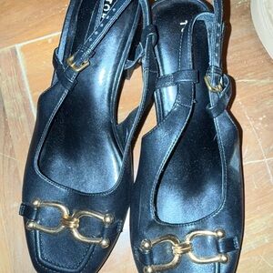 Elegant Black Women's Shoes with Gold Accents 11.5 Wide